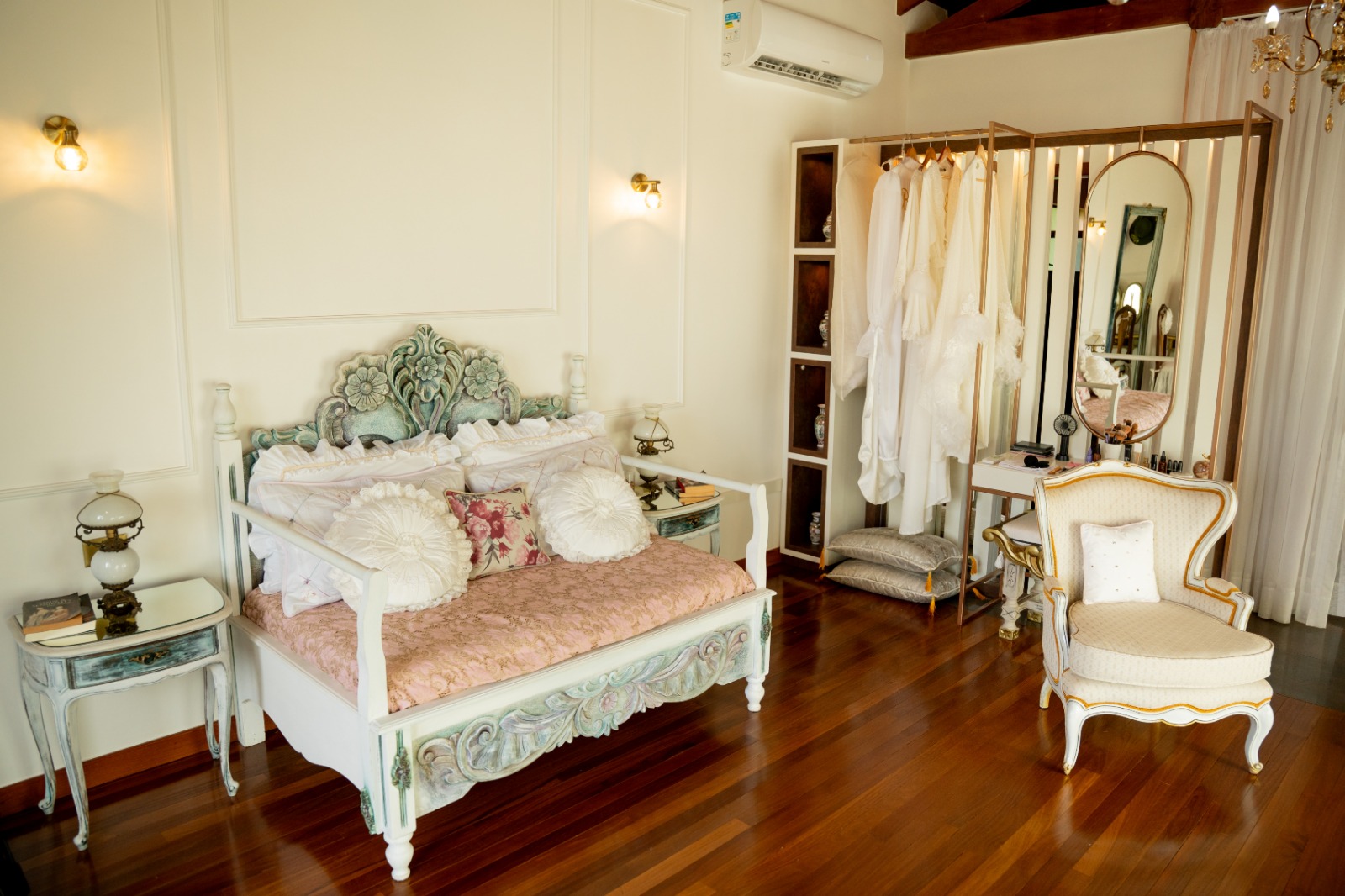 Spa com banheira e banheira de hidromassagem